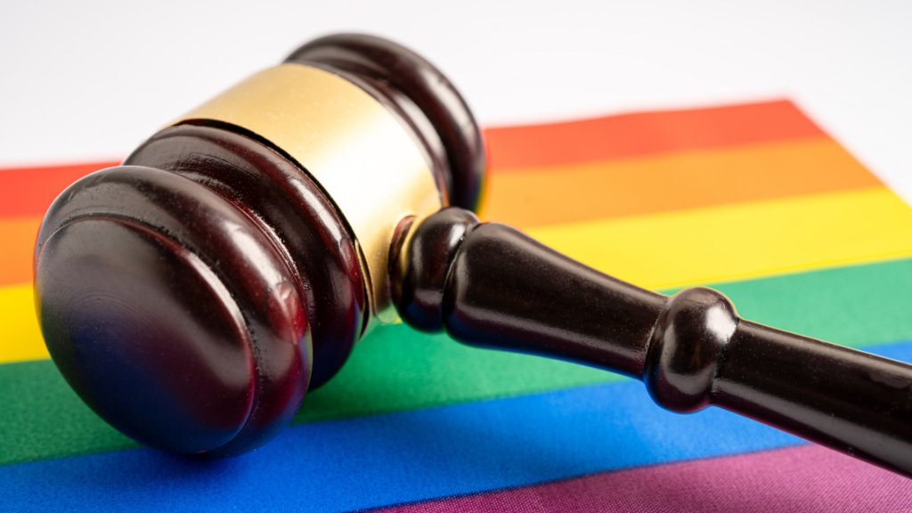 Bizarný prípad z Ruska: Majiteľa LGBT+ cestovky odsúdili z extrémizmu. Takmer rok je však po smrti