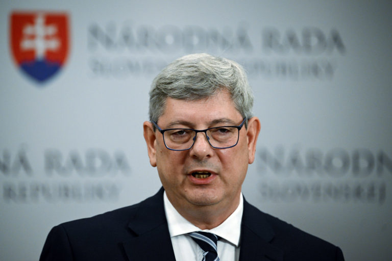 Ministerstvo spravodlivosti navrhuje nový Občiansky zákonník, ktorý by automaticky rušil manželstvá transrodových ľudí