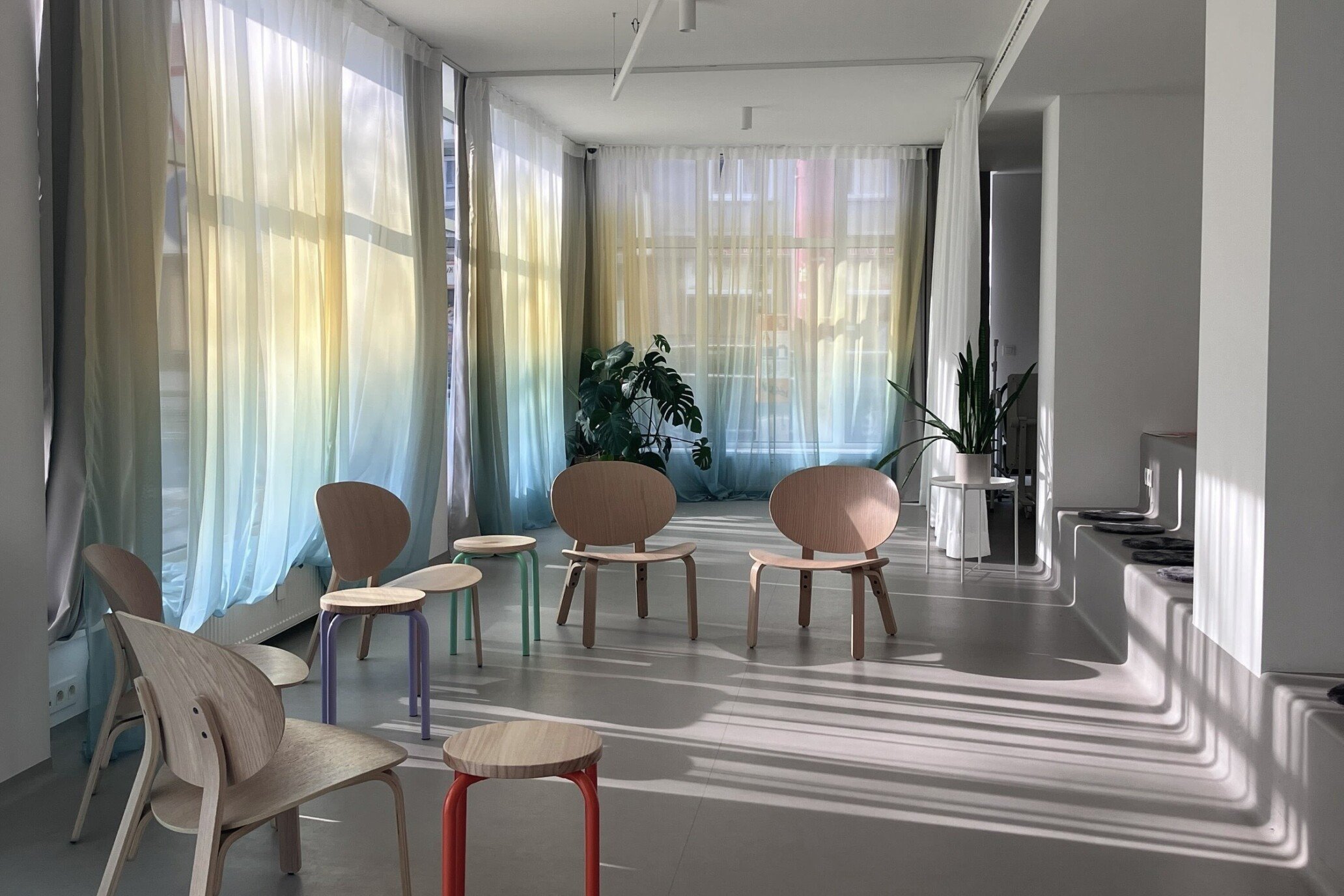 Iniciatíva Inakosť spustila komunitné stretnutia pre kvír mužov: Účastníci získavajú bezpečný priestor pre osobné rozhovory a podporu