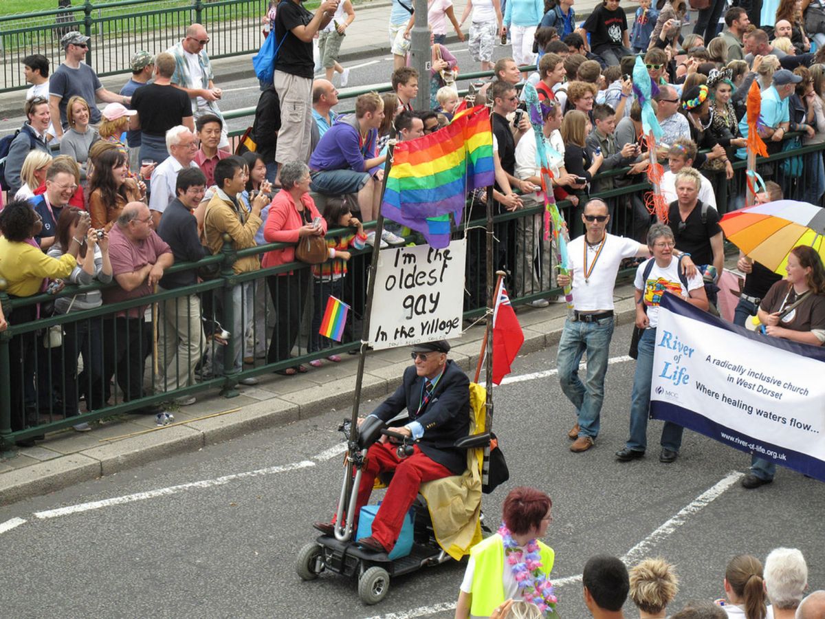 Keď dúha zostarne: život LGBTQ+ seniorov na Slovensku a v Česku