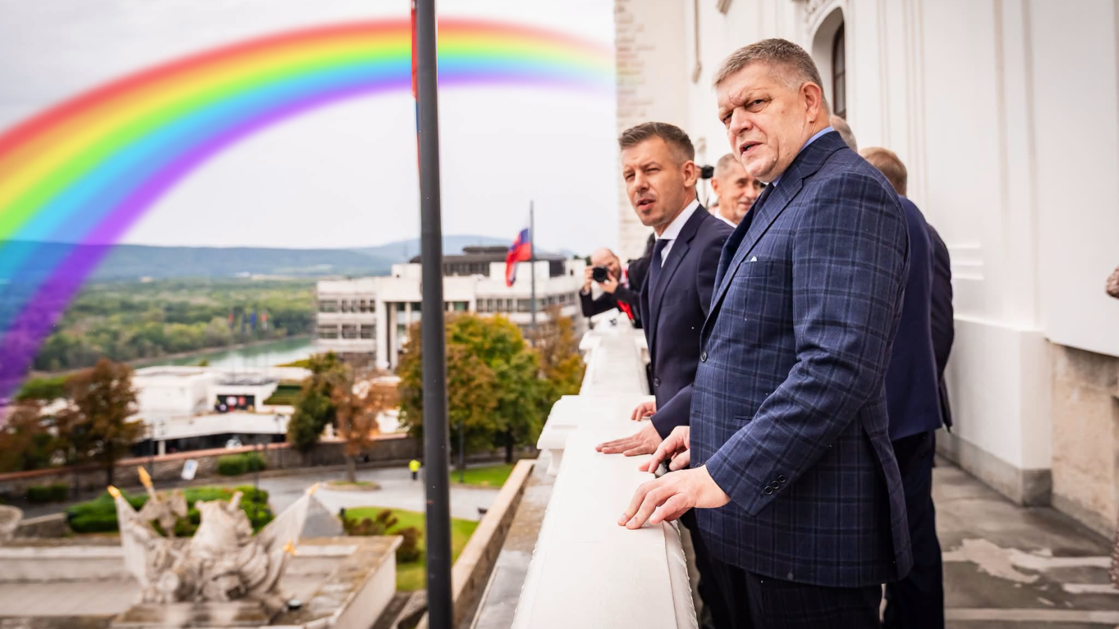 Maďarsko škrtá homofóbny zákon: namiesto strachu z dúhy chráni deti pred skutočným násilím
